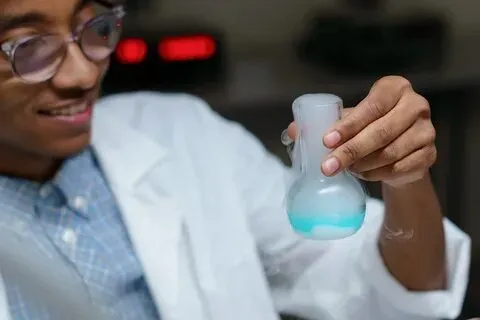How Polyester Reacts to Chemicals and Heat